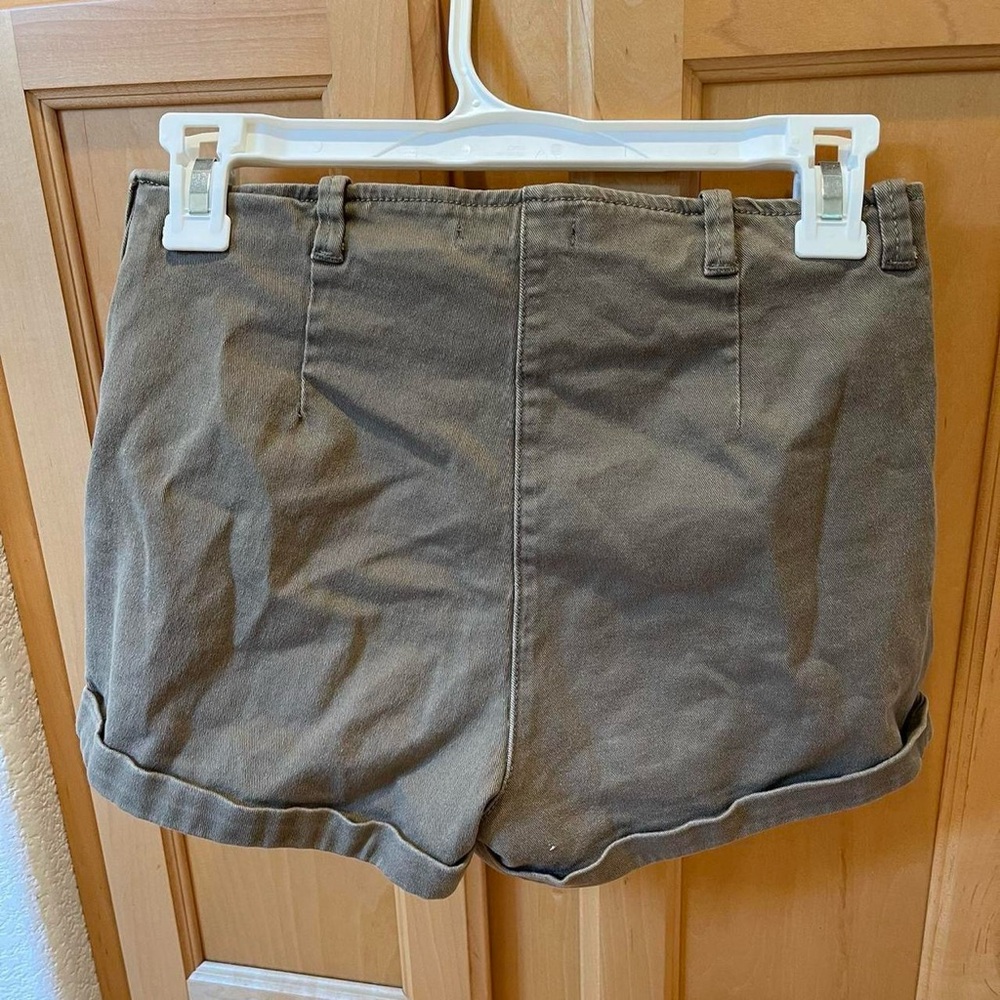 Women’s Khaki Tan Cuffed Shorts Size 27 (fits more like a 25/26) - Picture 5 of 6